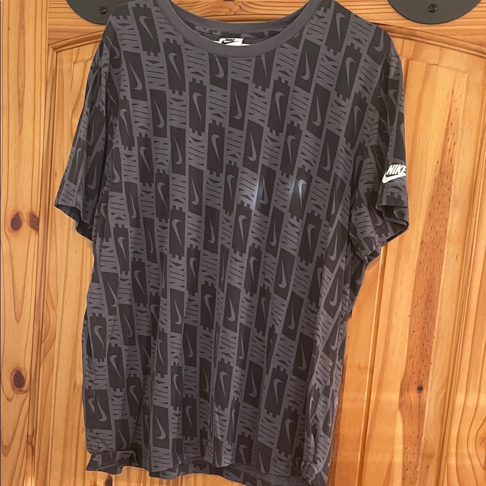 Nike Charcoal Patterned Tee